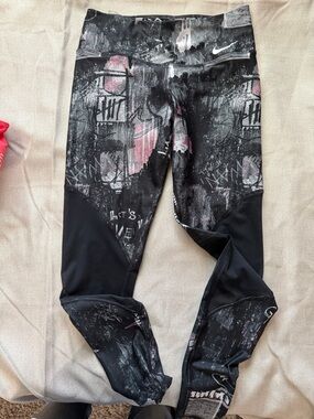 Nike Black & Pink Graphic Print Training Leggings